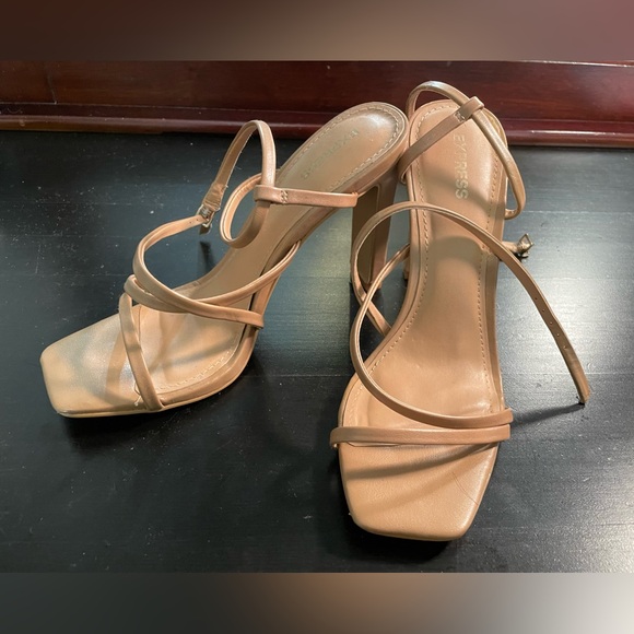 Express heels - Picture 2 of 3
